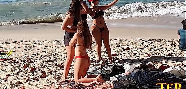  No churrasco na praia do Eden rolou uma safadeza com as gostosas - Paty Bumbum - Fada Mel - Fernanda Freire